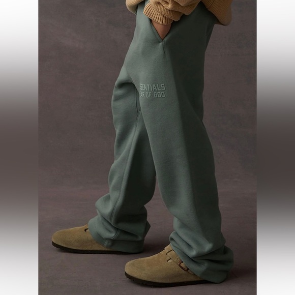 FEAR OF GOD ESSENTIALS RELAXED SWEATPANTS IN SYCAMORE - KIDS SIZE 14/16 XXL - Picture 4 of 4